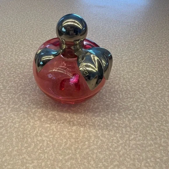 Nina Ricci / Red and Gold great to display. Empty bottle with a Little inside - Picture 3 of 6